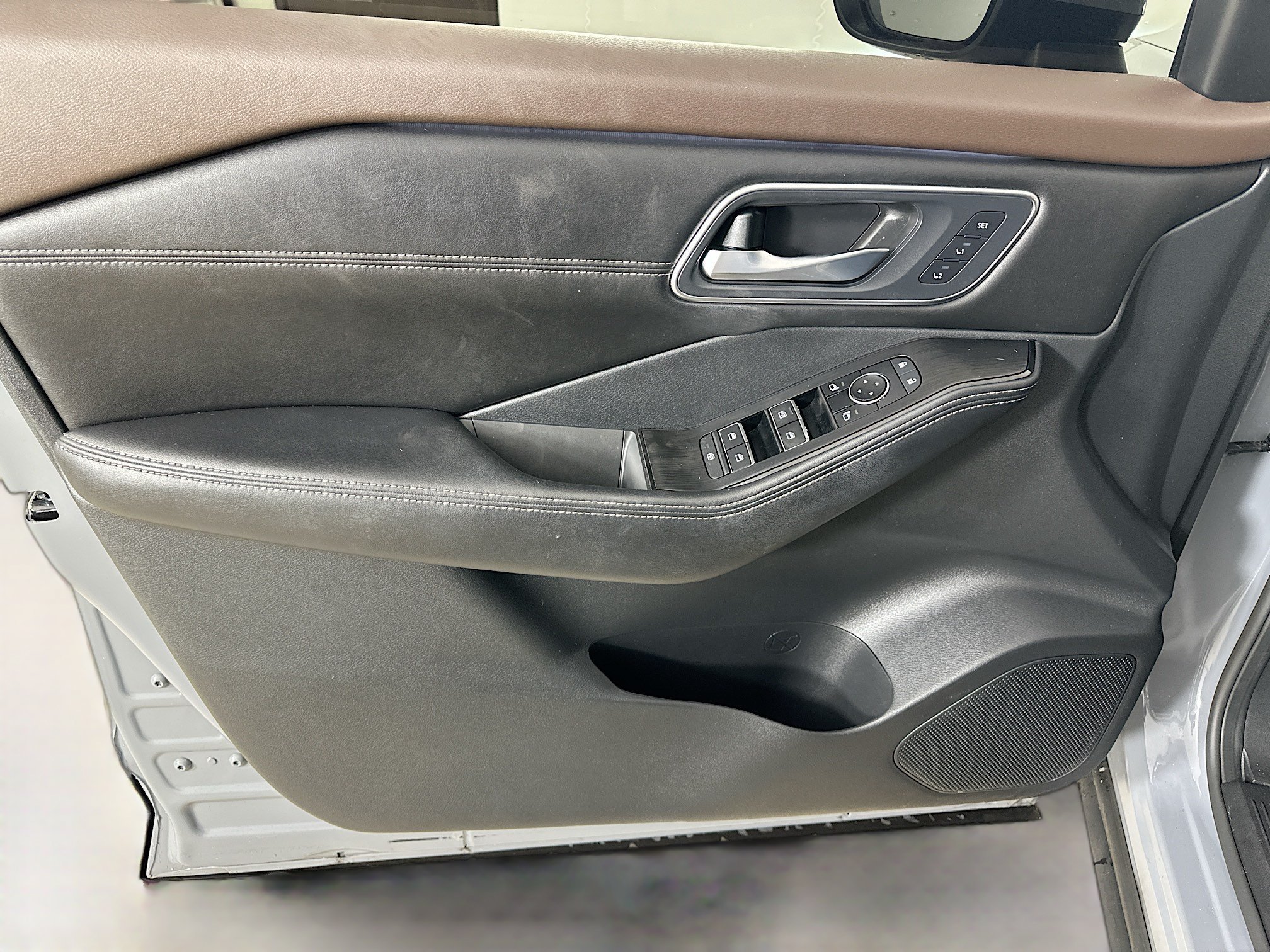 Used 2021 Nissan Rogue Platinum AWD/4WD image 16