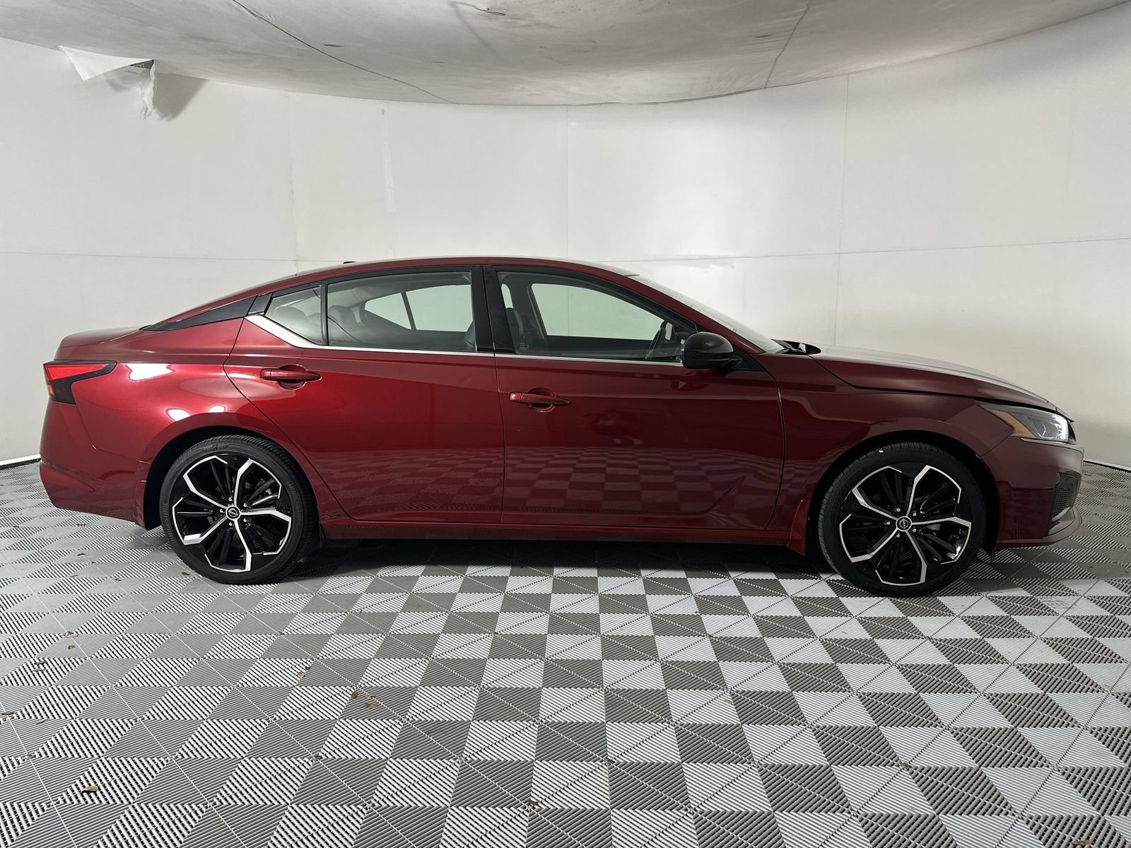 Certified 2024 Nissan Altima 2.5 SR FWD image 9