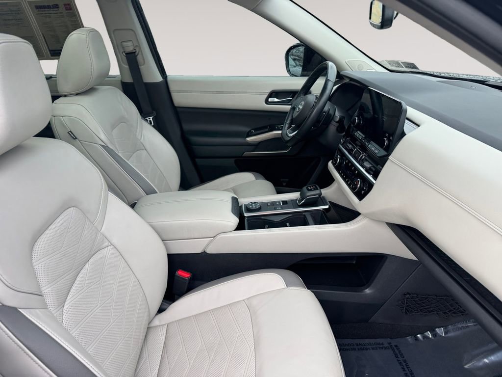 Used 2022 Nissan Pathfinder Platinum w/ Cargo Package image 15