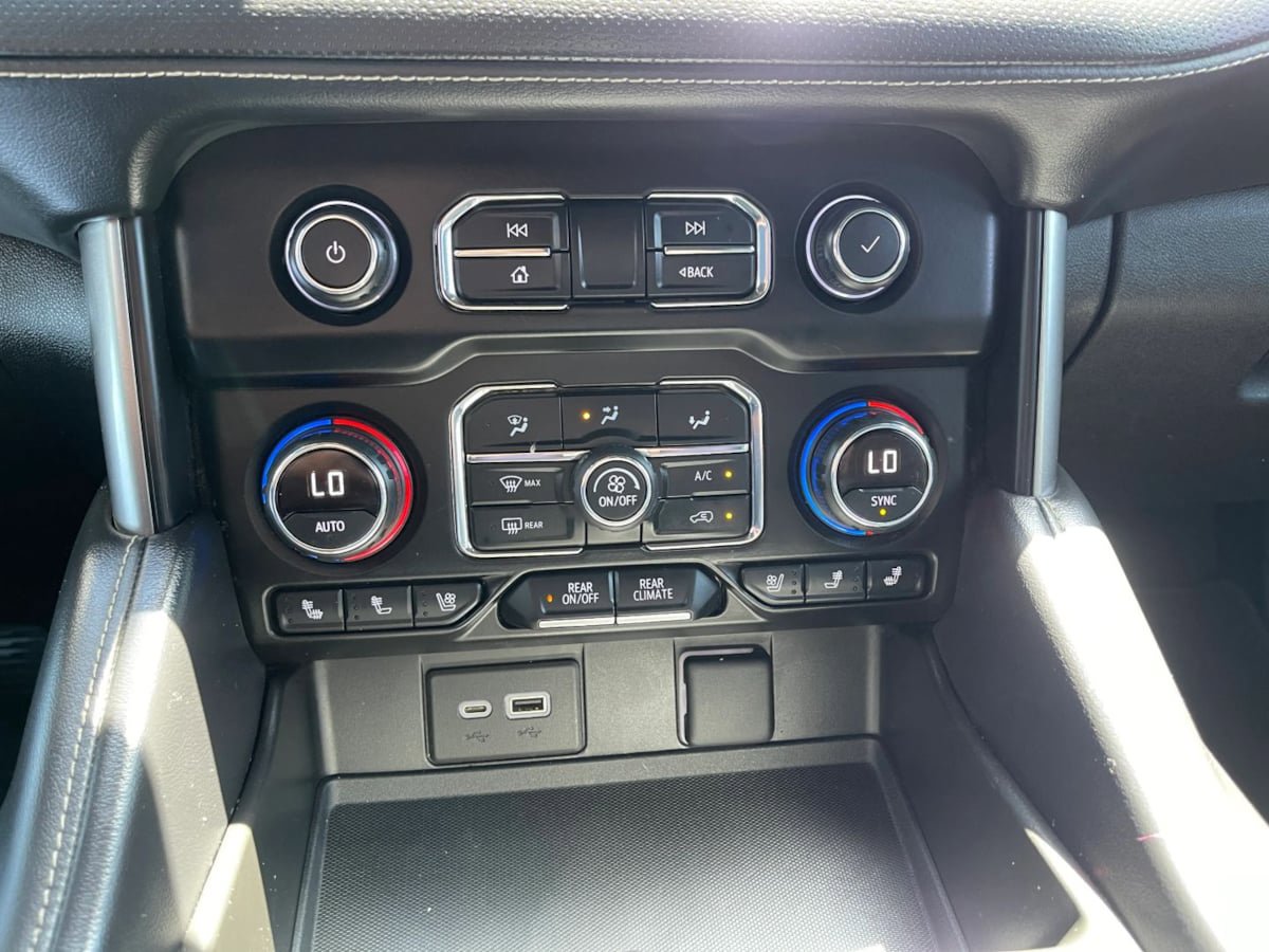 Used 2021 Chevrolet Tahoe Premier w/ Premium Package RWD image 38