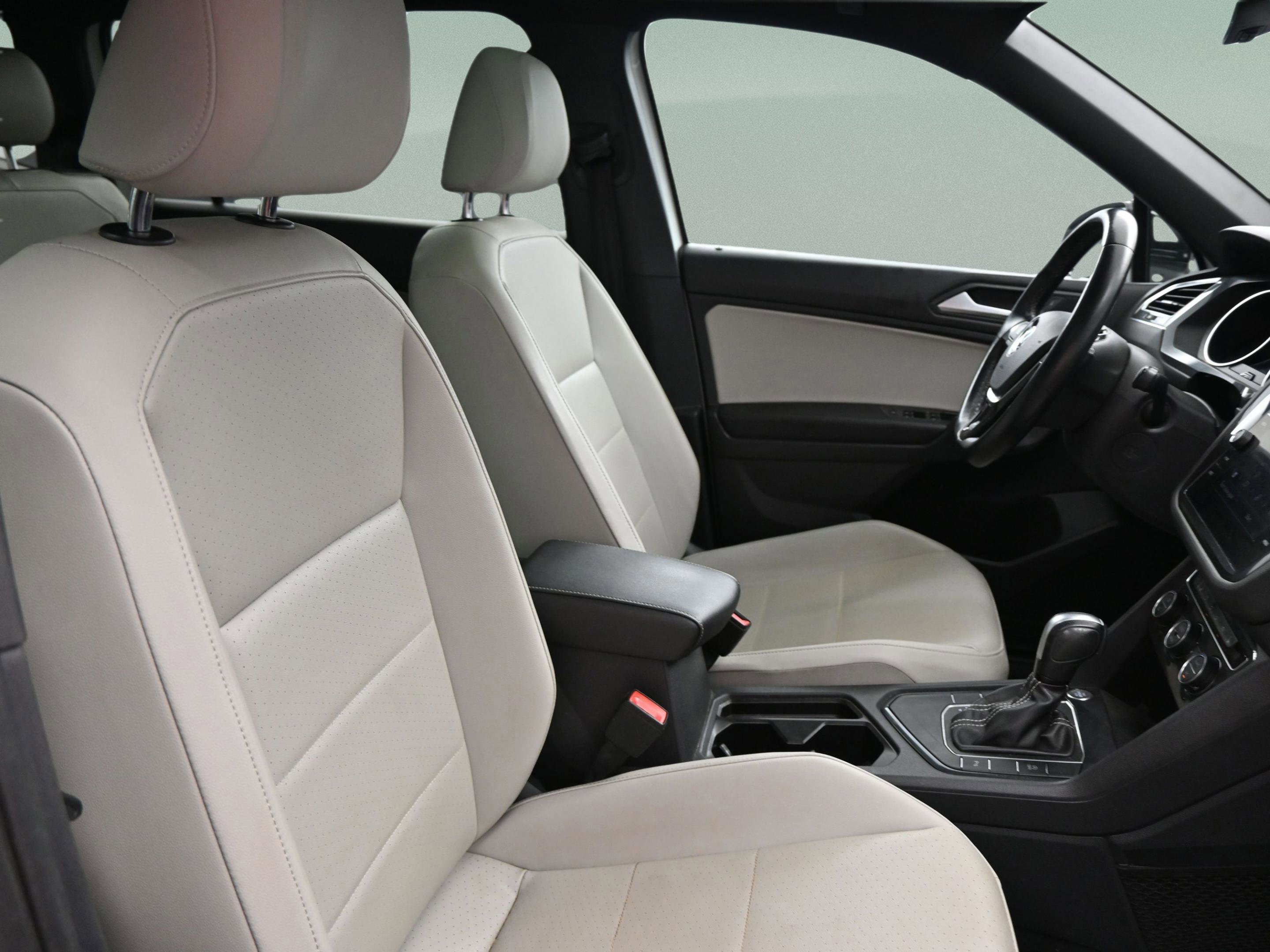 Used 2021 Volkswagen Tiguan SE R-Line FWD image 36