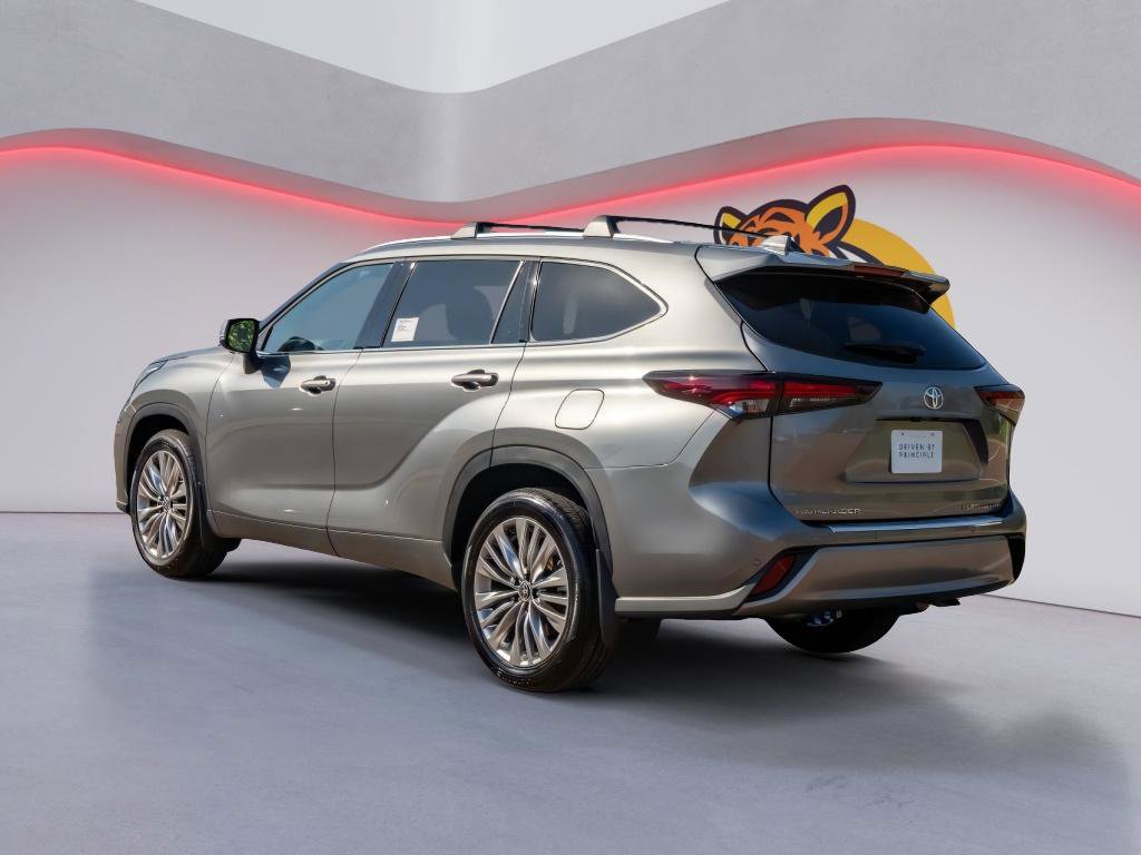 Certified 2026 Toyota Highlander Platinum image 7