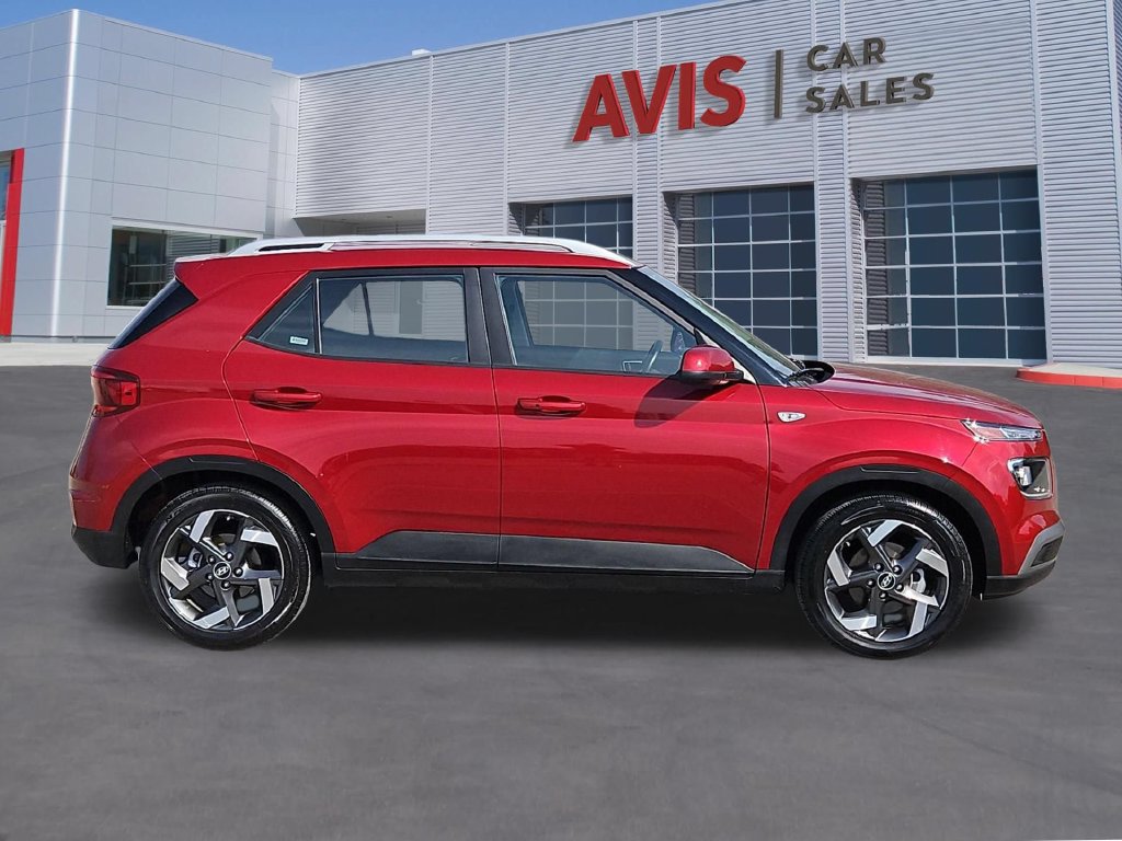 Used 2025 Hyundai Venue SEL FWD image 5