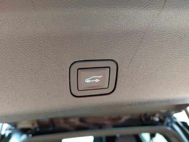 Certified 2025 Chevrolet Suburban Z71 AWD/4WD image 18