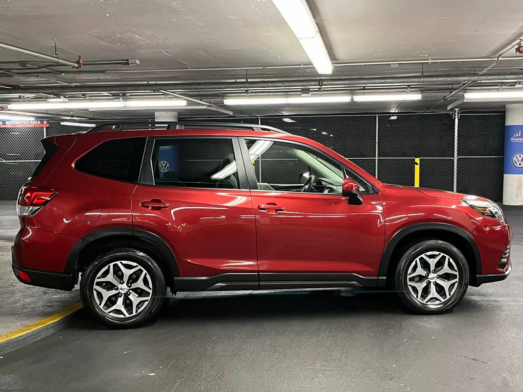 Used 2022 Subaru Forester Premium AWD/4WD image 39