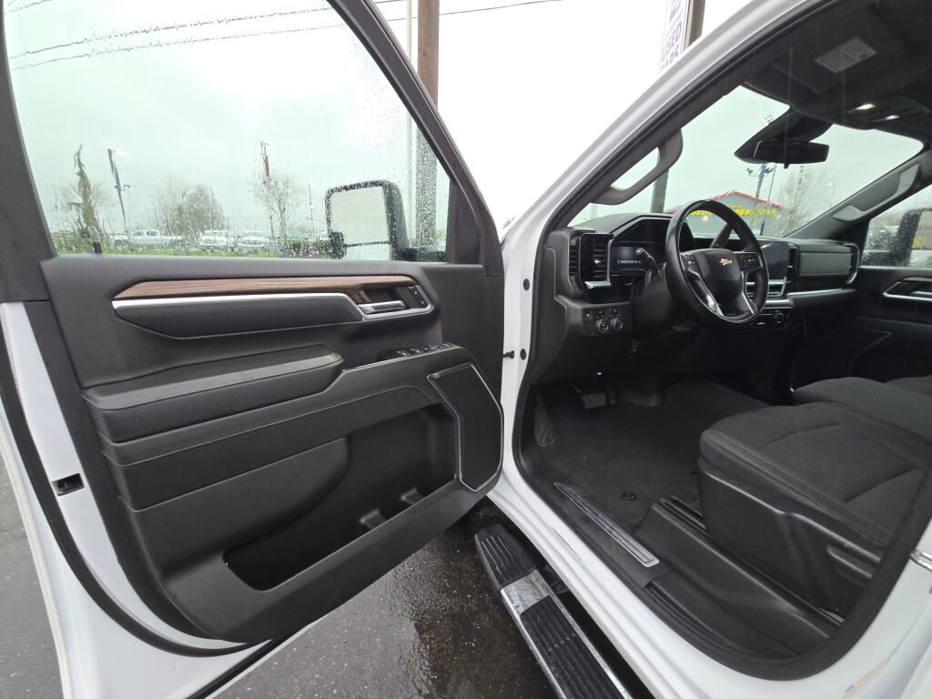Used 2024 Chevrolet Silverado 3500 LT AWD/4WD image 16