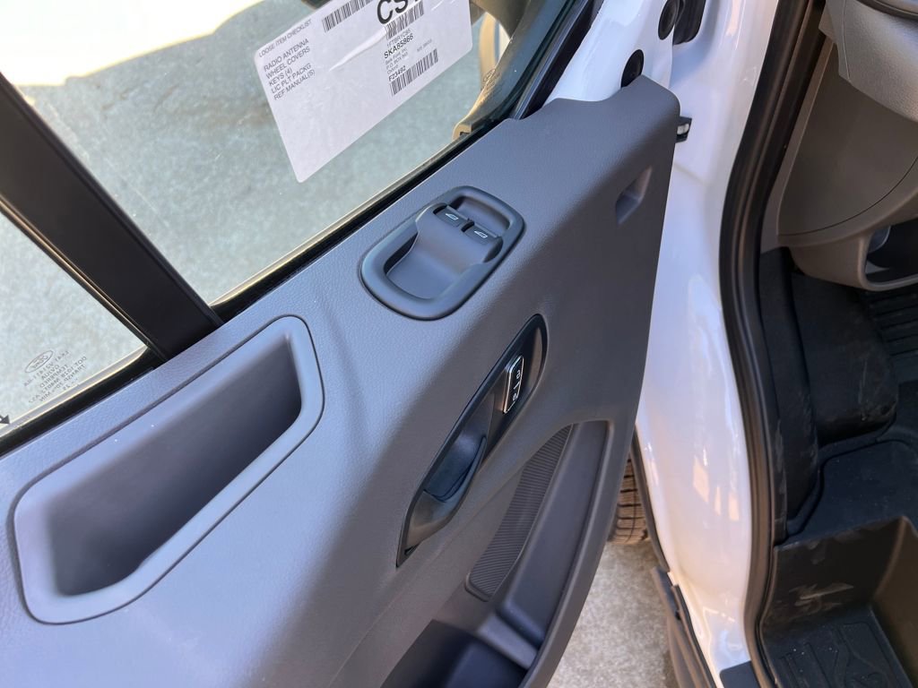 New 2025 Ford Transit 250 148 Medium Roof image 12