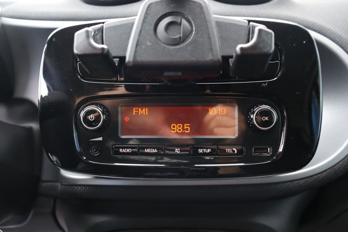 Used 2016 smart fortwo passion image 16