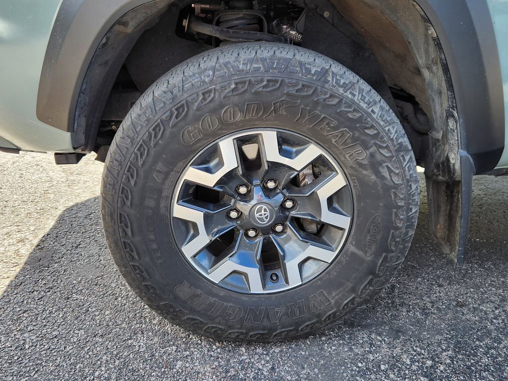 Used 2023 Toyota Tacoma TRD Off-Road w/ Black Out Package (TMS) AWD/4WD image 8