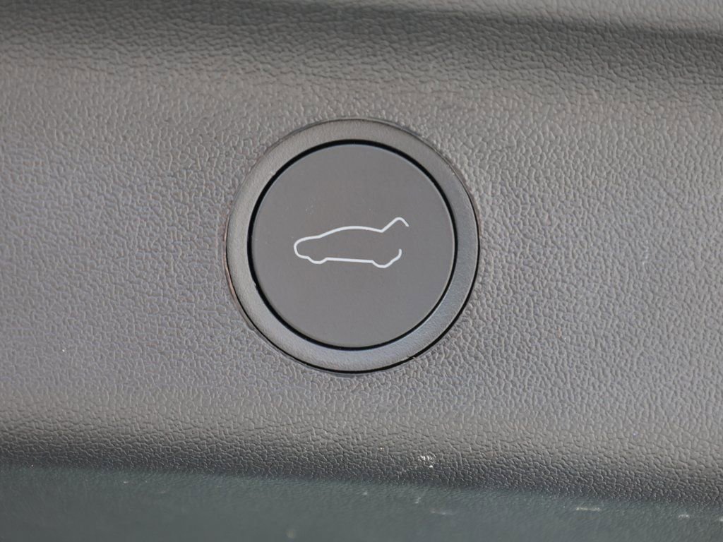 Used 2025 Tesla Model Y Long Range image 10