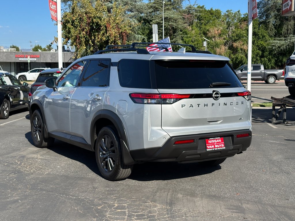 Used 2022 Nissan Pathfinder SV FWD image 4