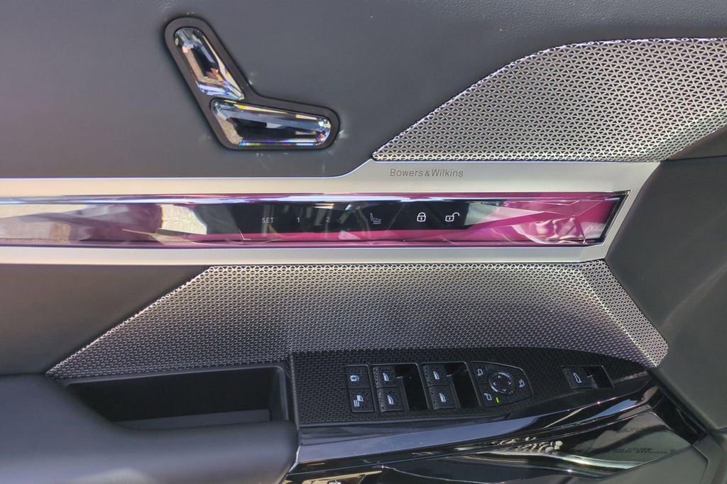 Used 2023 BMW 740i w/ Parking Assistance Package image 25