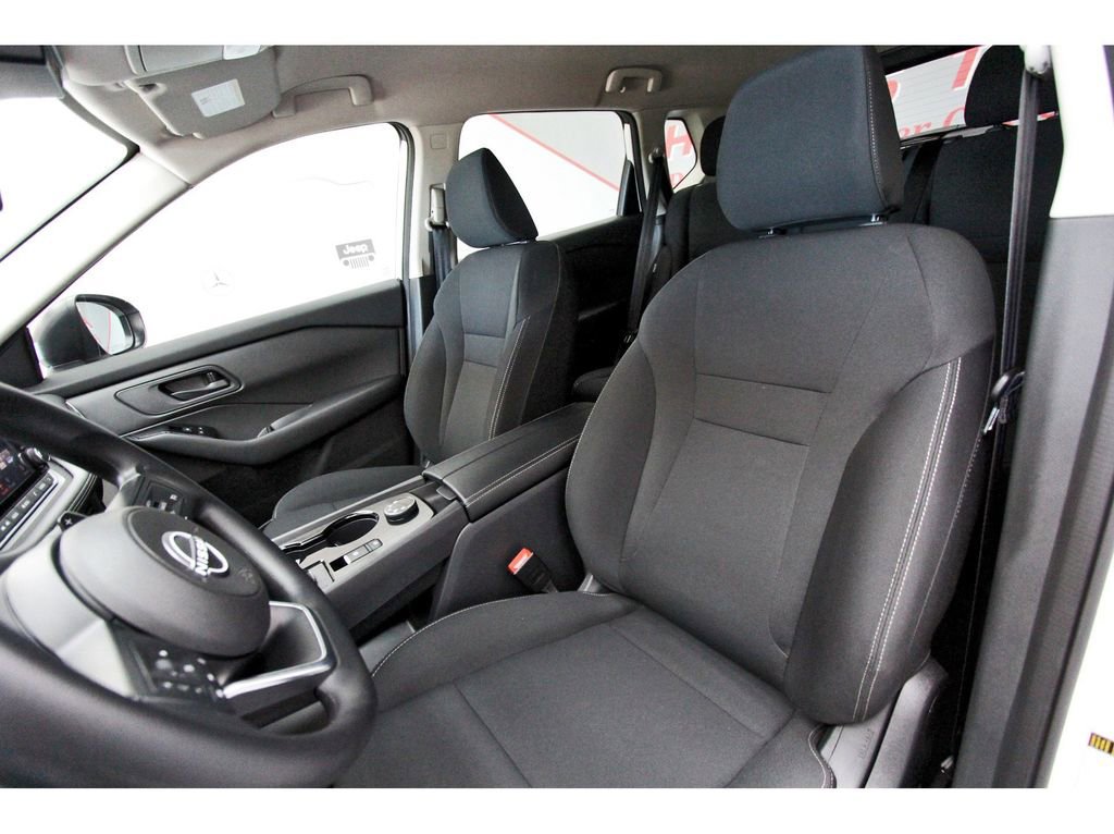 Used 2024 Nissan Rogue S image 27