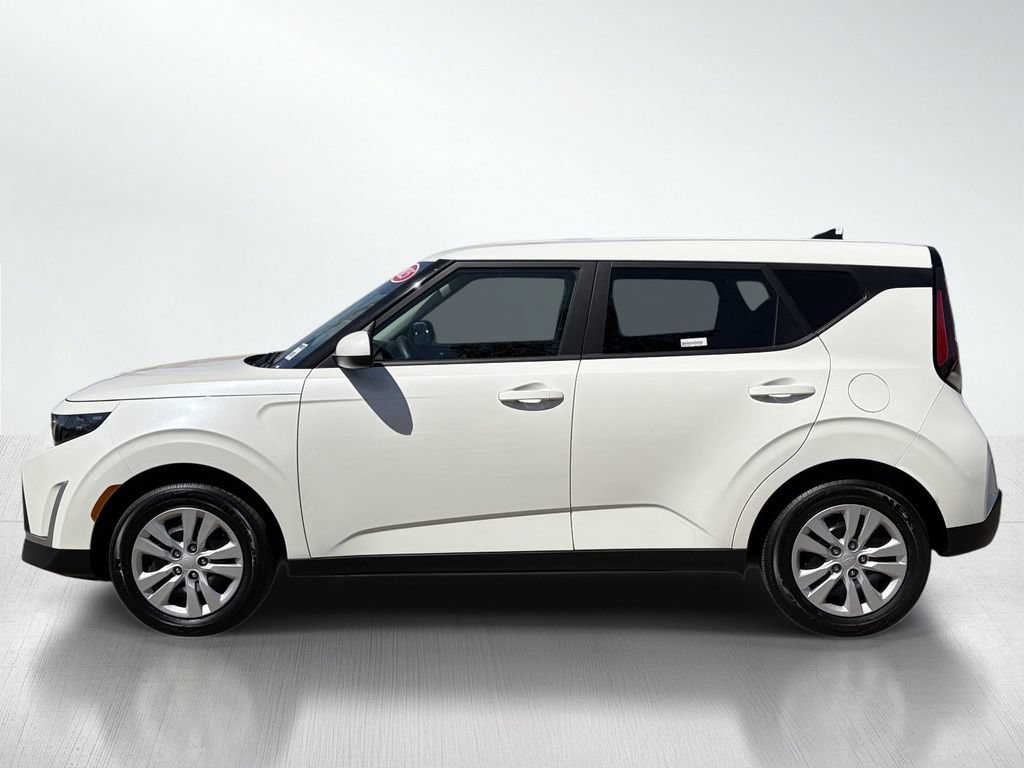 Used 2025 Kia Soul LX FWD image 2