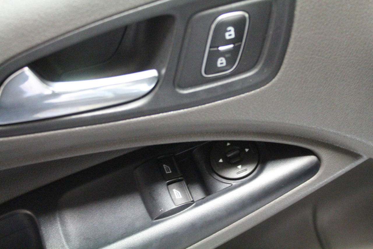 Used 2019 Ford Transit Connect XLT image 18