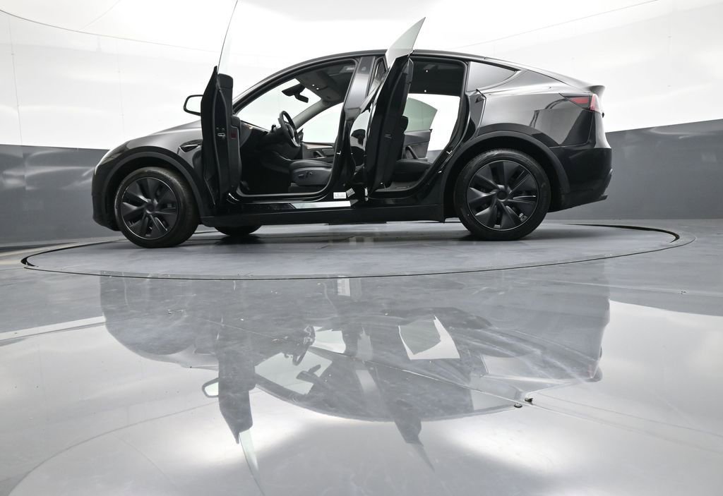 Used 2025 Tesla Model Y Long Range AWD/4WD image 35