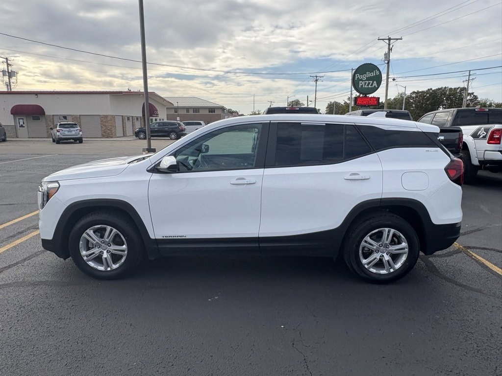 Used 2024 GMC Terrain SLE image 21
