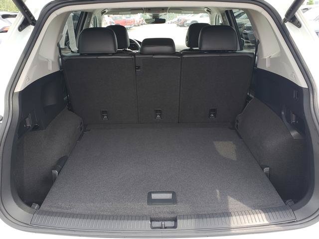 Used 2024 Volkswagen Tiguan SE AWD/4WD image 9