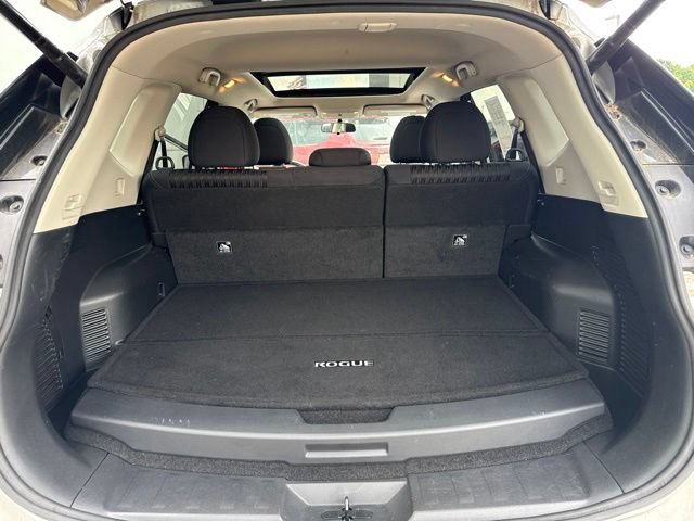 Used 2017 Nissan Rogue SV w/ HEV Premium Package AWD/4WD image 28