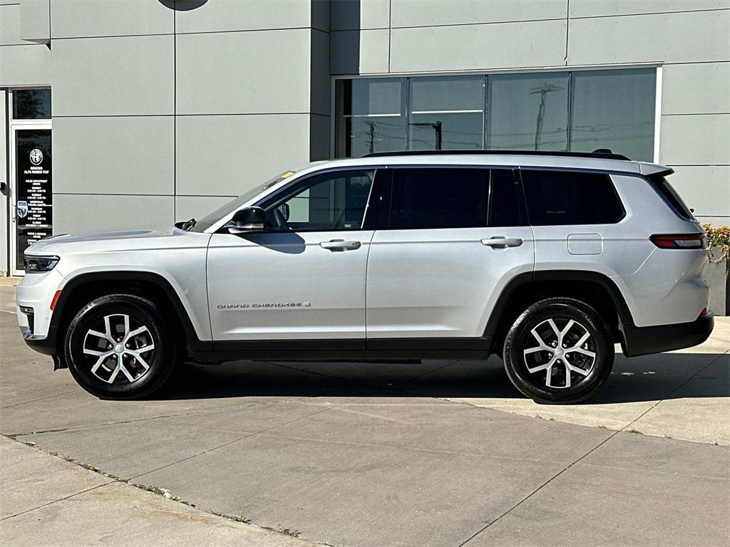 Used 2024 Jeep Grand Cherokee L Limited w/ Luxury Tech Group II image 2