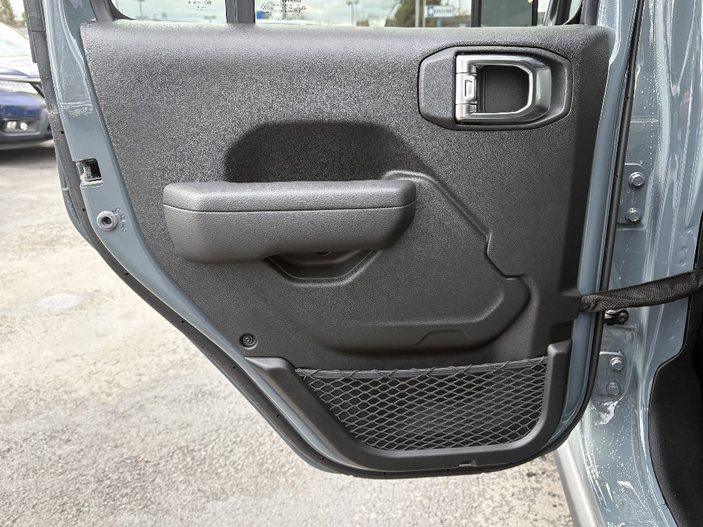 Used 2025 Jeep Wrangler Unlimited Rubicon w/ Steel Bumper Group image 32