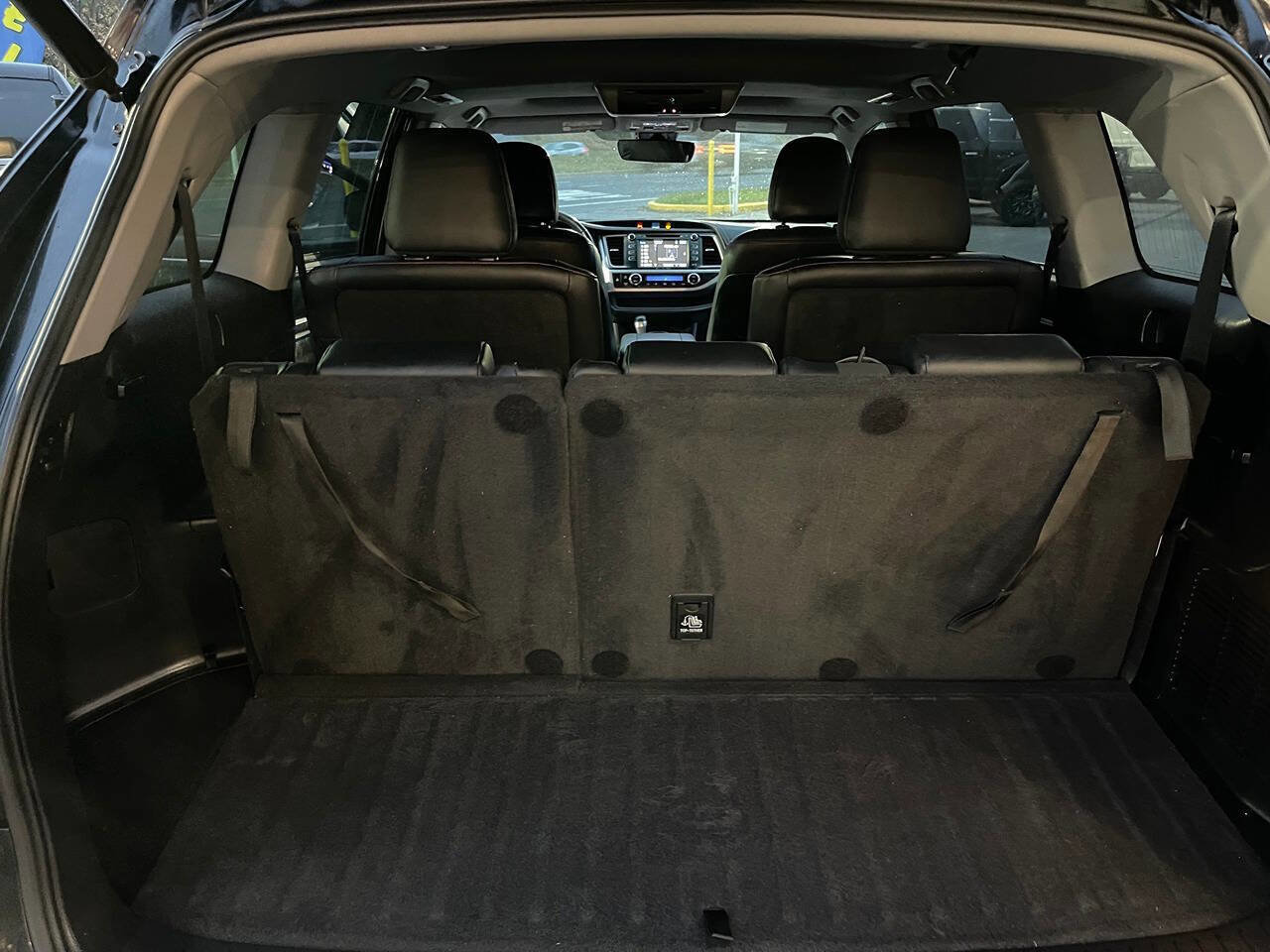 Used 2019 Toyota Highlander SE AWD/4WD image 28
