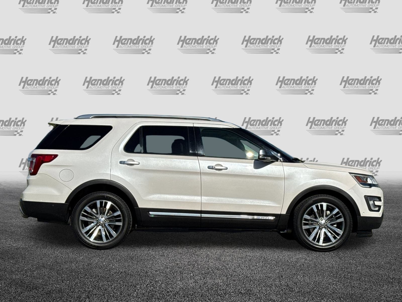 Used 2017 Ford Explorer Platinum image 3