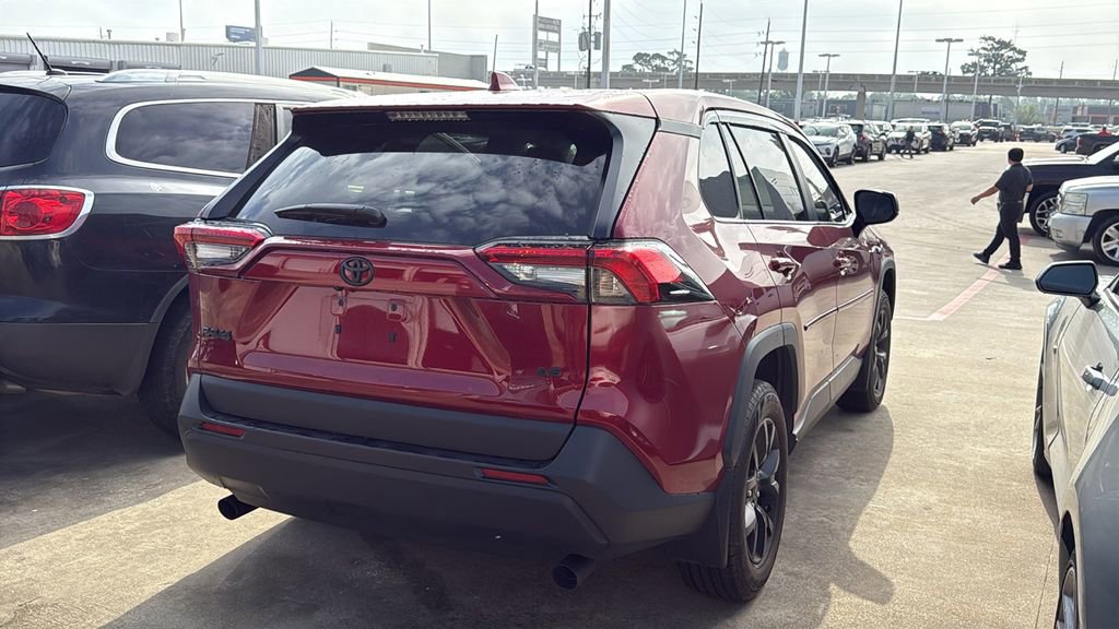Used 2023 Toyota RAV4 LE FWD image 3