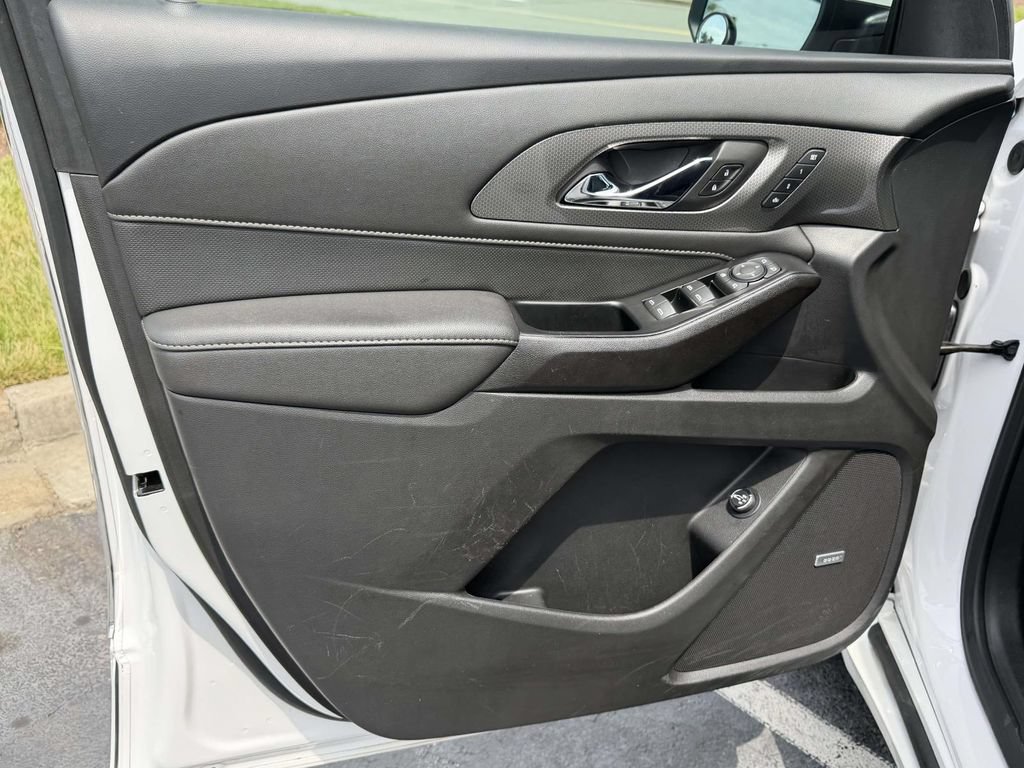 Used 2023 Chevrolet Traverse Premier FWD image 16