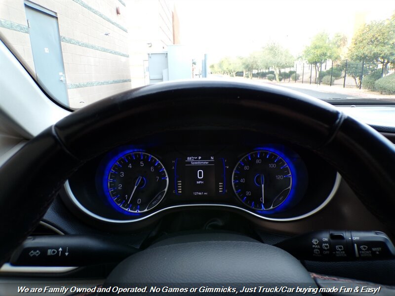 Used 2018 Chrysler Pacifica Touring-L FWD image 11