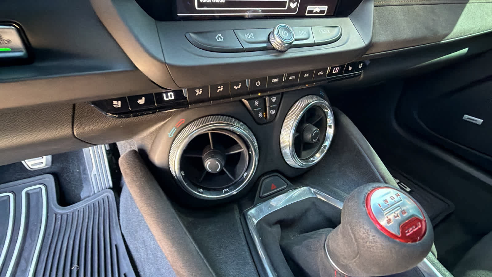 Used 2018 Chevrolet Camaro ZL1 RWD image 13