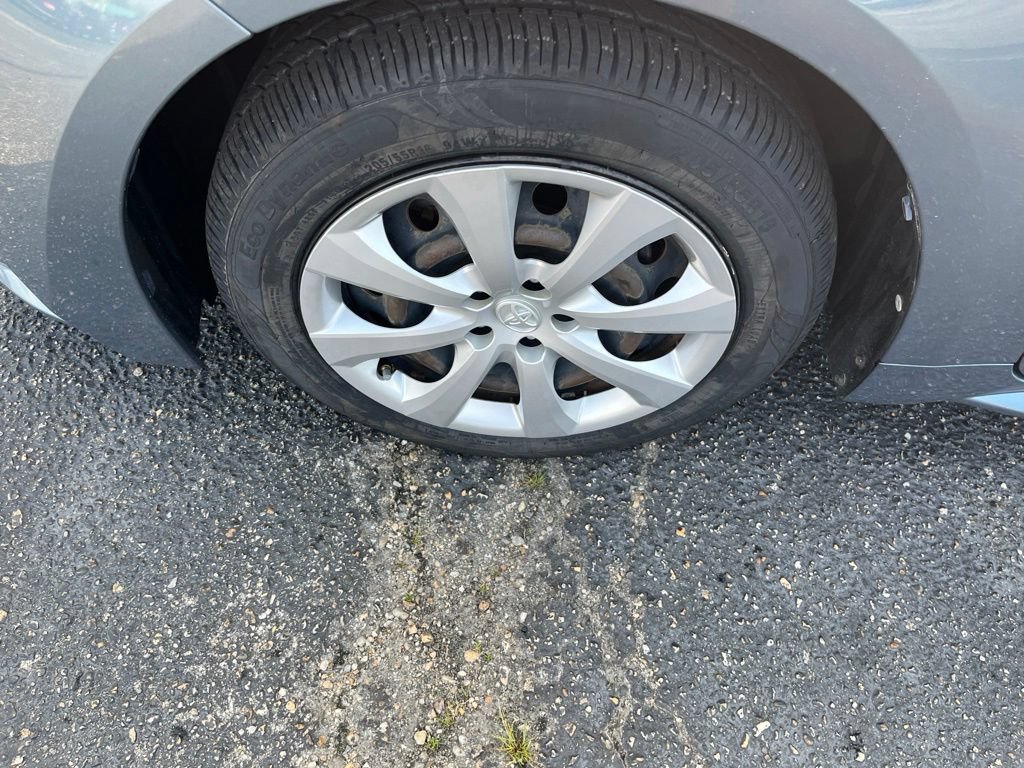 Used 2021 Toyota Corolla LE w/ Carpet Mat Package (TMS) FWD image 35