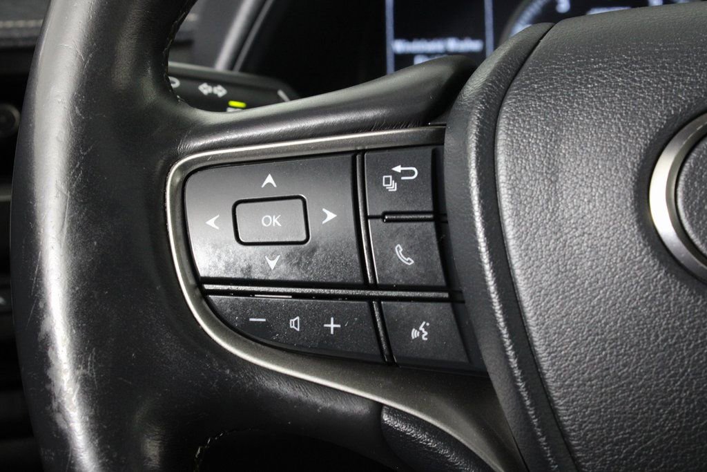 Used 2019 Lexus UX 200 image 25