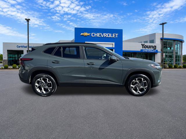 Used 2025 Chevrolet Trax LT FWD image 8