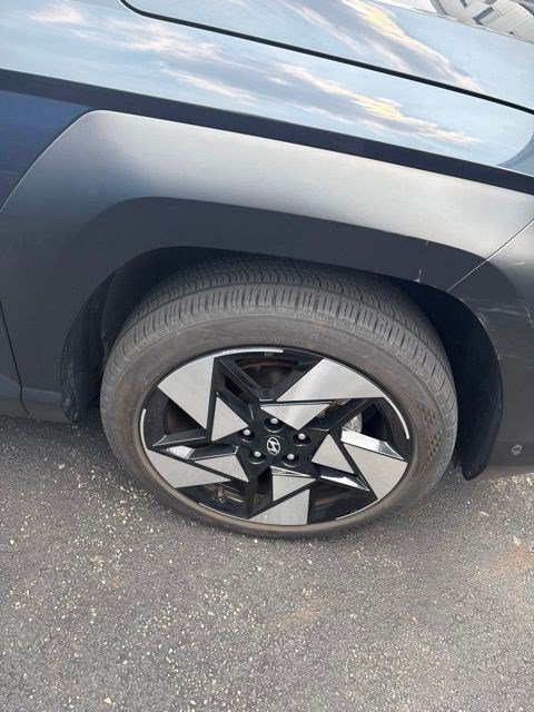 Used 2024 Hyundai Kona Limited AWD/4WD image 9