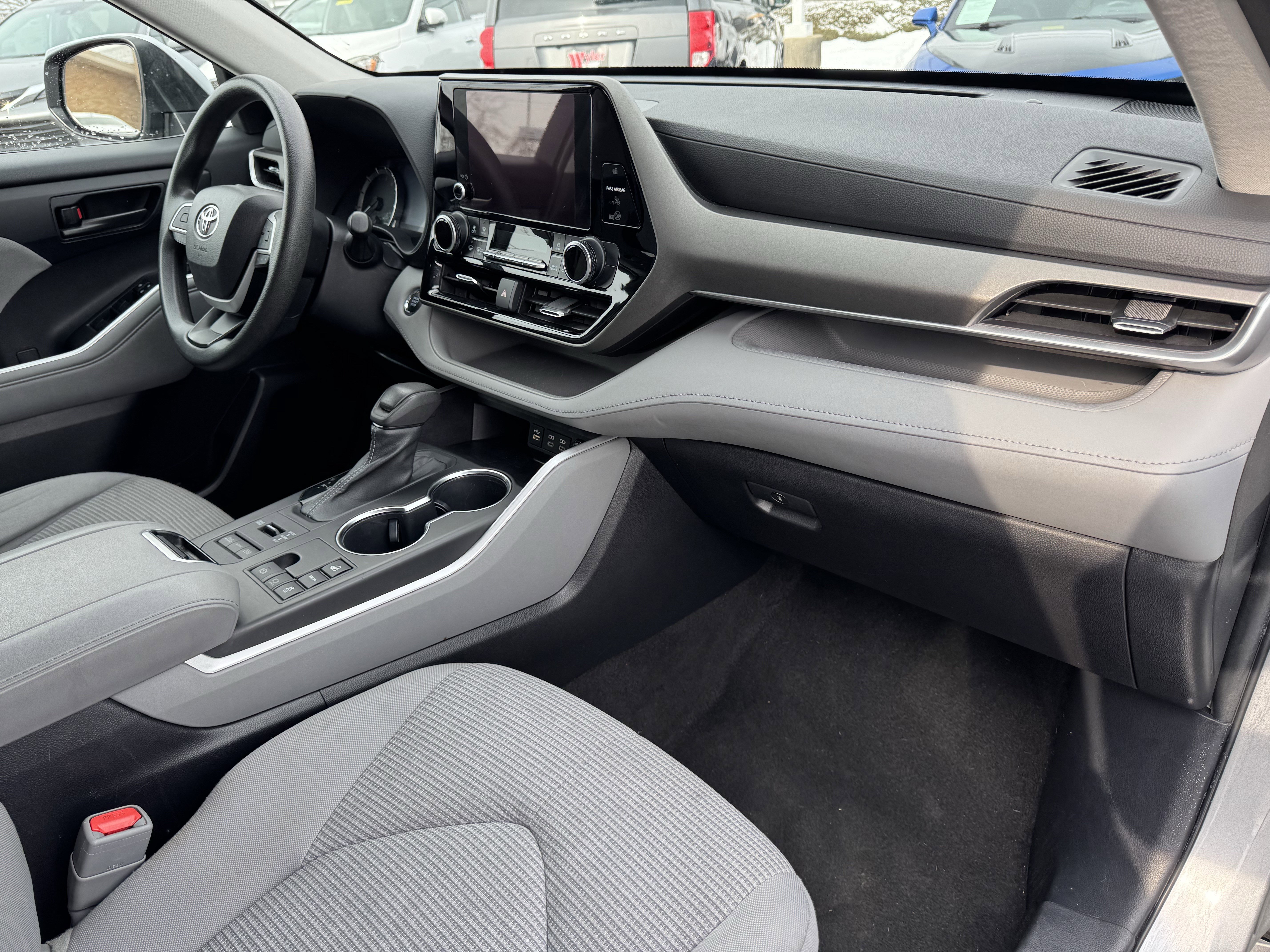 Used 2023 Toyota Highlander L image 36