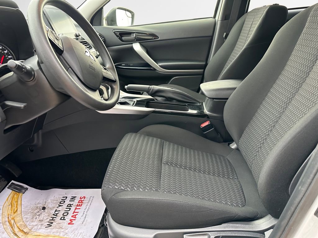 Used 2025 Mitsubishi Eclipse Cross LE image 12