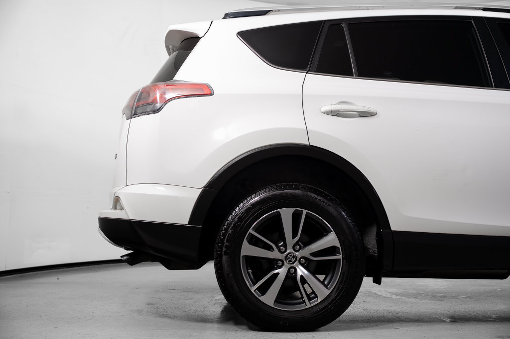 Used 2016 Toyota RAV4 XLE FWD image 5