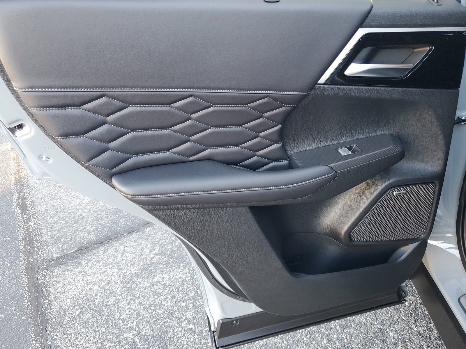 New 2026 Mitsubishi Outlander SEL image 23