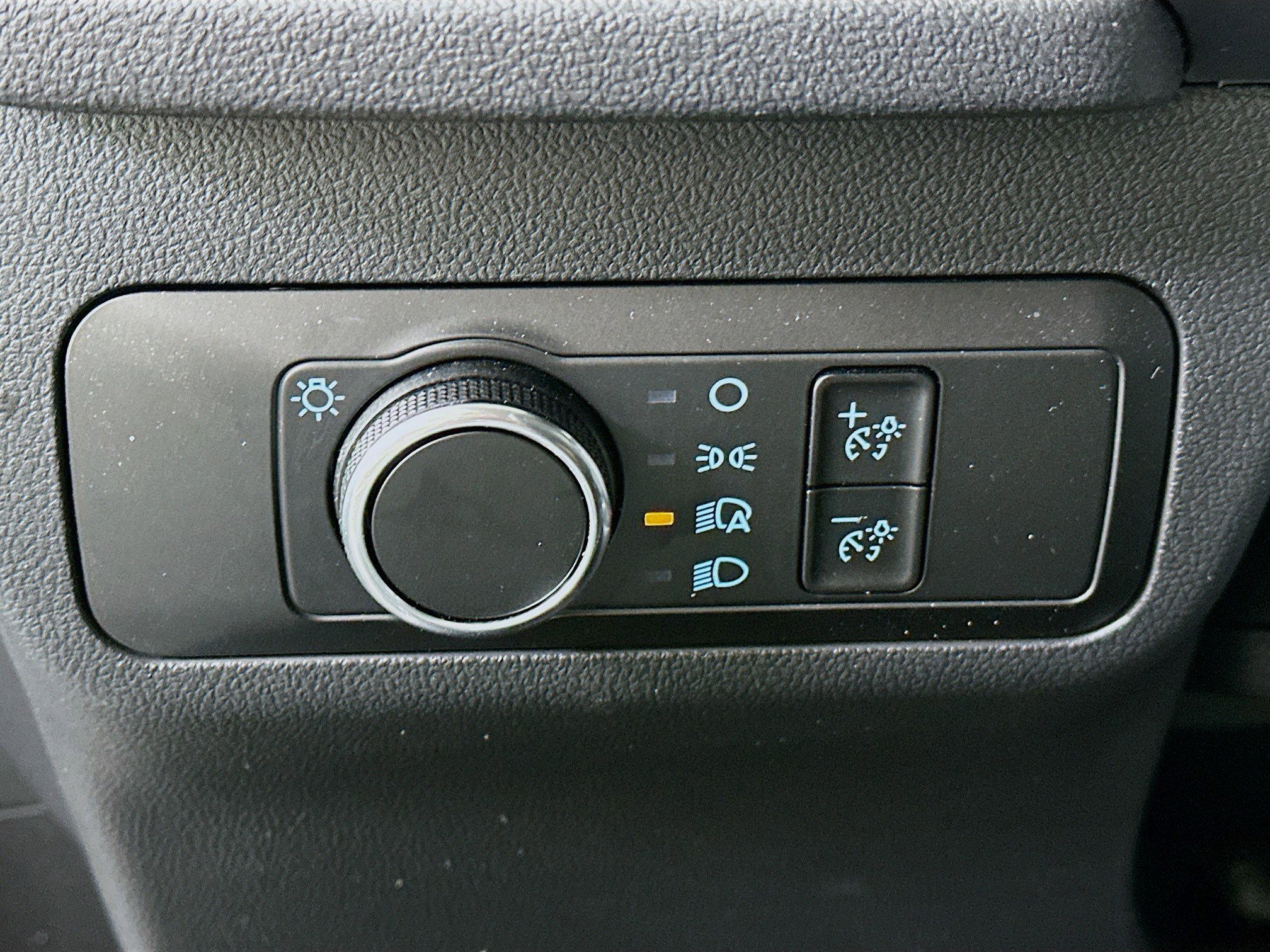 Used 2025 Ford Escape Active AWD/4WD image 17
