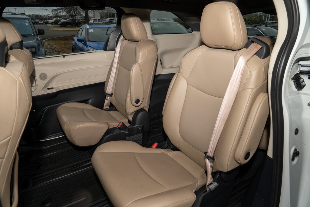 Used 2021 Toyota Sienna XLE image 11