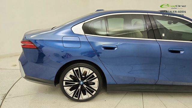 Used 2025 BMW i5 xDrive40 w/ Premium Package AWD/4WD image 12