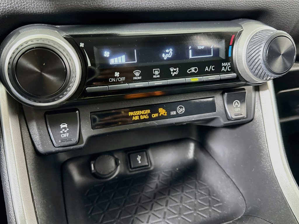 Used 2022 Toyota RAV4 LE AWD/4WD image 17