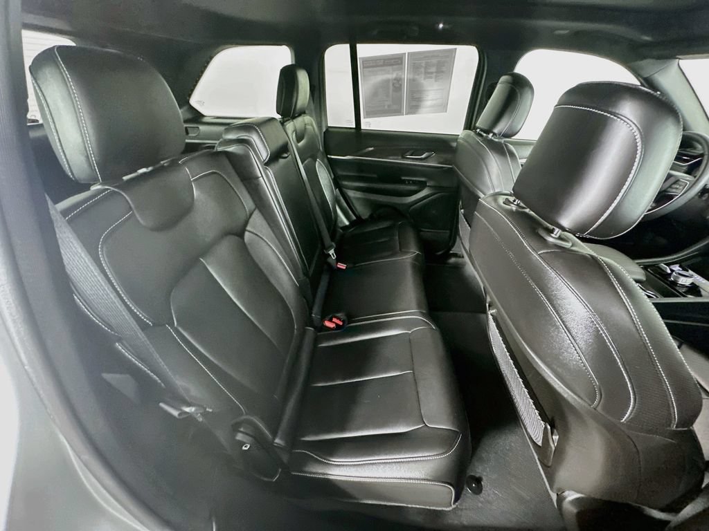 Certified 2024 Jeep Grand Cherokee Limited AWD/4WD image 38
