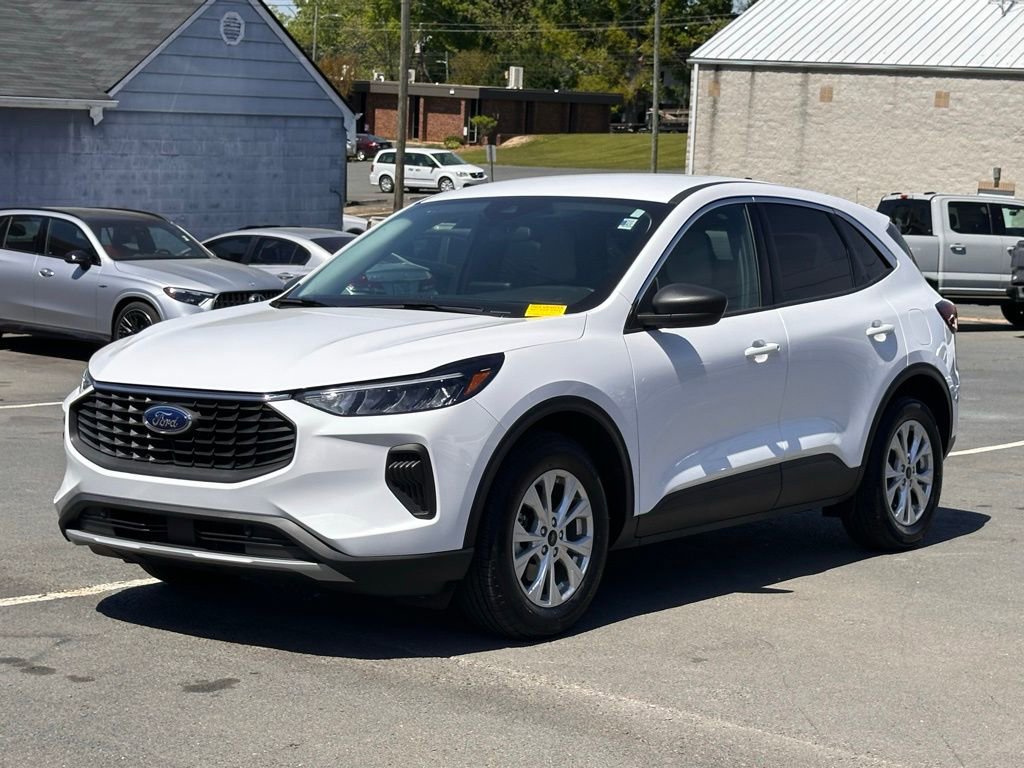 Used 2024 Ford Escape Active image 2