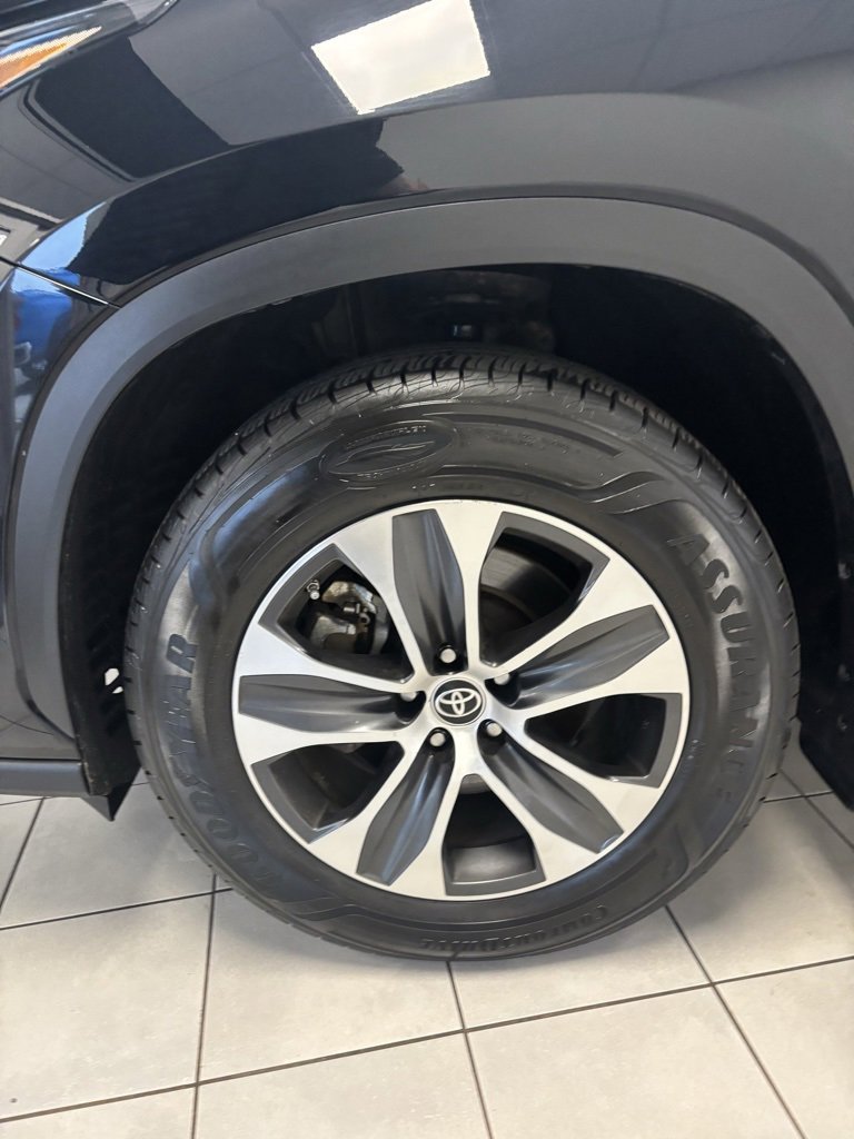 Used 2021 Toyota Highlander XLE image 29