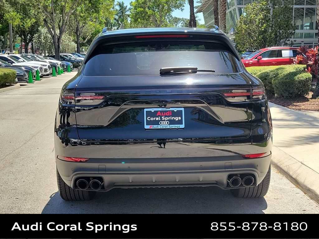 Used 2023 Porsche Cayenne AWD/4WD image 13