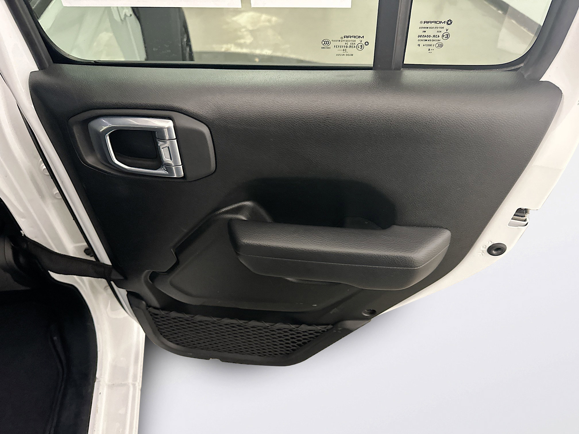 Used 2025 Jeep Wrangler Sport S image 30