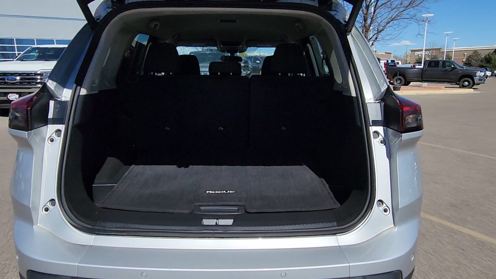 Used 2025 Nissan Rogue SV image 39