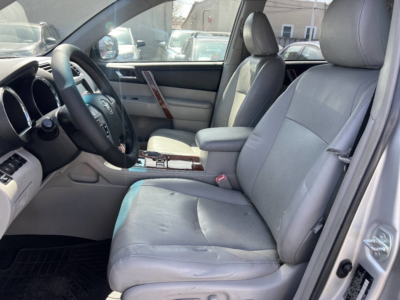 Used 2012 Toyota Highlander Limited w/ Tow Pkg image 8